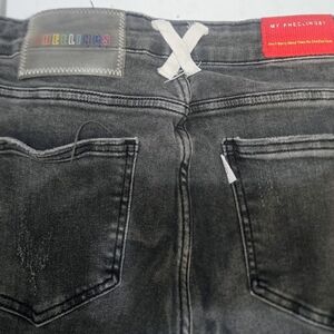 Distressed skinny jeans sz 32 from My Pheelings Excellent, Like-New Condition.
